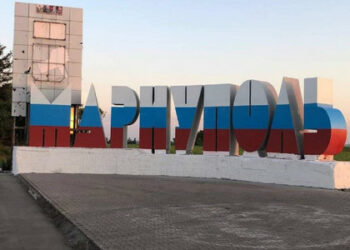 Орыстар алып жатқан Мариуполь төңірегінде қорғаныс шебін сала бастады