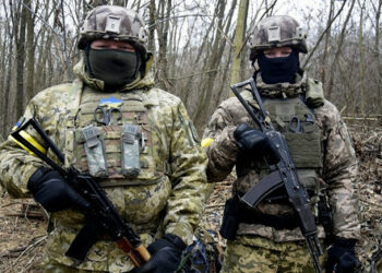 Харьков облысының шекарашылары басып алушылармен бірге өз үйіне артиллерия әкелді