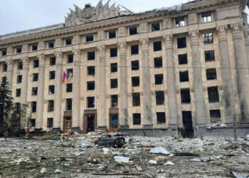 Харьков қаласында ресейлік зымыранмен қираған облыстық мемлекеттік басқару ғимараты нафталинге ұшырады