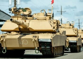 Байден Шольцке ықпал ету үшін Украинаға Абрамс танкілерін жіберуге дайын