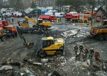 Днепрде көпқабатты ғимараттың қираған үйінділерінен 44 адам қаза тапты