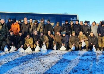 Украина Ресей тұтқынынан 50 қорғаушыны қайтарды