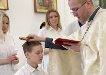 У дитячій лікарні Львова похрестили 16-річного підлітка з Бахмута