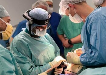 Вперше в Україні пацієнтові вживили протез прямо в кістку