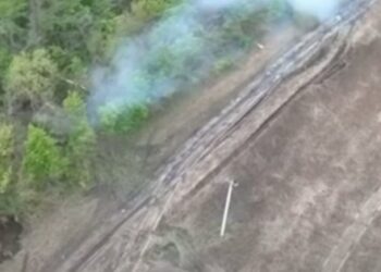 ГУР показало, як флотилія дронів знищує російську техніку