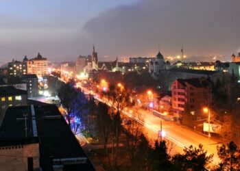 Під час тривоги у Тернополі ворог влучив в промзону, є постраждалі