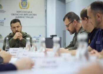 Зеленський в Херсоні провів нараду щодо ліквідації наслідків підриву Каховської ГЕС
