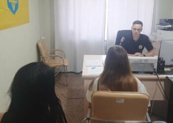 14-річна школярка розклеювала проросійські плакати у центрі Харкова