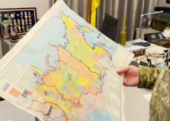 Притула виставив на аукціон карту Буданова з розділеною Росією (відео)