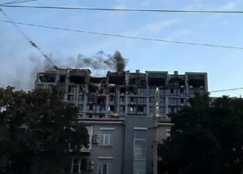 Росіяни влучили балістичною ракетою в багатоповерхівку у Дніпрі