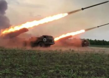 Від влучання фугасного снаряда РФ у парковку на Харківщині постраждало щонайменше 12 людей