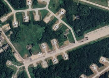 Журналісти показали супутникові знімки пошкодженого дронами Псковського аеродрому