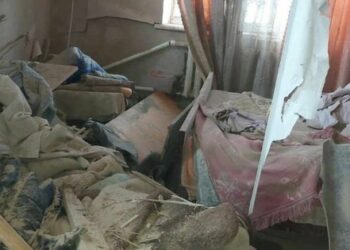 На Хмельниччині уламки збитого російського безпілотника впали на дах будинку