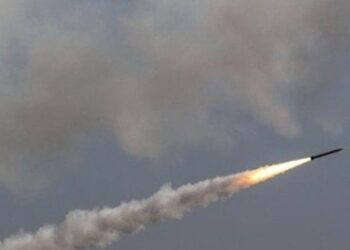 Росіяни влучили ракетою в триповерховий готель на Харківщині