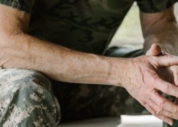 Екстазі та гриби проти ПТСР: як лікують військових у світі і чи можливо це в Україні