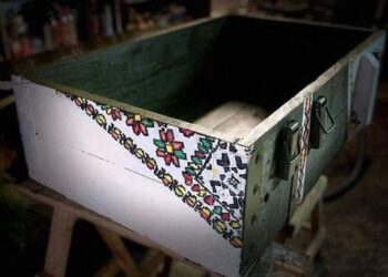 Сейф для Залужного і барабан на «Євробачення»: як військовий і волонтерка заробляють для ЗСУ