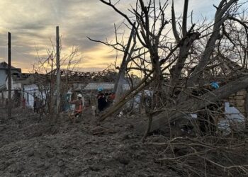 У Миколаєві внаслідок балістичного обстрілу росіян загинула жінка, шестеро поранених