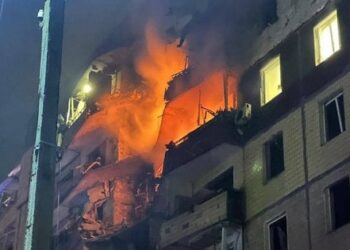 Росіяни ракетою зруйнували багатоповерхівку у Кривому Розі, є загиблі