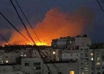 В окупованому Луганську прогриміла серія вибухів, виникла масштабна пожежа