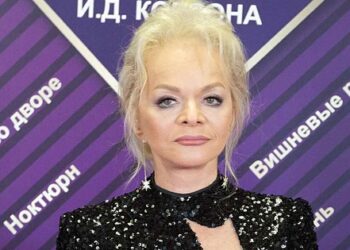 Шахраї продали квартиру співачки Лариси Доліної та заявили, що переказали гроші на «Азов»