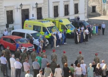 Принц з Бельгії привіз на Тернопільщину три швидких та джип для ЗСУ