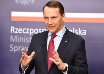 Глава МЗС Польщі назвав обов'язком збивати російські дрони та ракети ще над Україною