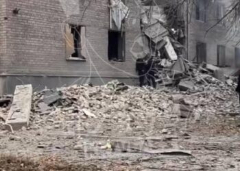 Росіяни влучили балістичною ракетою в багатоповерхівку в Кривому Розі