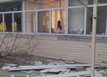 Росіяни обстріляли з артилерії житлову забудову Нікополя, є загиблі та поранені