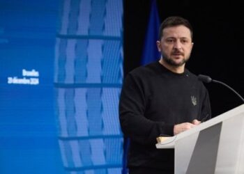 Зеленський назвав Путіна довбойобом на його пропозицію обстріляти Київ «Орєшніком»