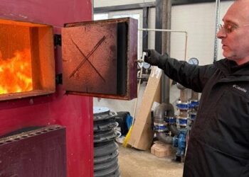 Унаслідок ракетного обстрілу мешканці Бурштина залишились без теплопостання