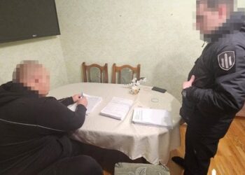 Посадовці Сил логістики привласнили понад 100 млн грн на закупівлі дров для військових