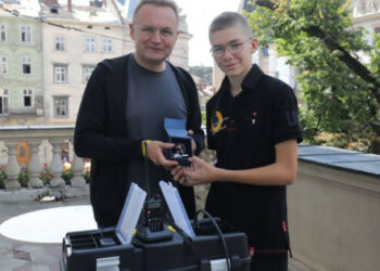 Miasto pomoże uczniowi-deweloperowi w skalowaniu produkcji power banków dla Sił Zbrojnych Ukrainy