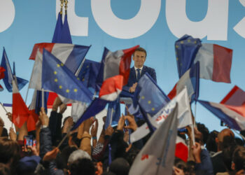 Prezydent Francji nie uważa okrucieństw Rosjan na Ukrainie za ludobójstwo