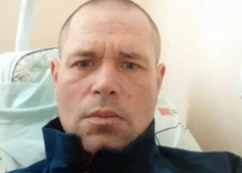 Ranny ukraiński tankowiec czołgista czołgał się sześć kilometrów do pozycji Sił Zbrojnych Ukrainy, aby przeżyć