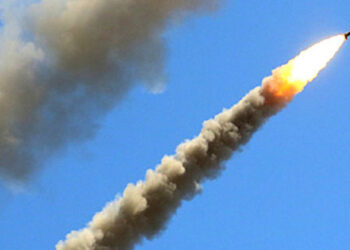 Siły obrony powietrznej zestrzeliły dwa rosyjskie pociski na niebie nad obwodem Chmielnickim