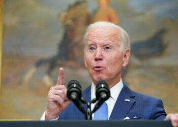 W przededniu rosyjskiej inwazji Biden odtajnił informacje wywiadowcze z powodu sojuszniczego sceptycyzmu.