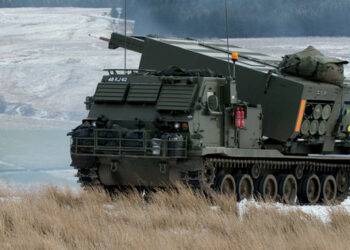 Wielka Brytania dostarczy Ukrainie systemy rakiet wielokrotnego startu M270
