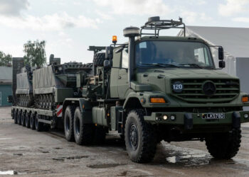 Litwa przekaże Ukrainie dwie kolejne partie transporterów opancerzonych