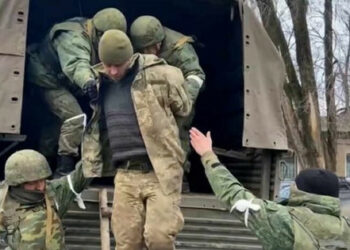 У російському полоні залишається ще майже 800 азовців