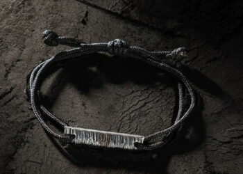 Bransoletki zostały wykonane z ostatniej partii metalu z Azovstal w celu wsparcia Sił Zbrojnych Ukrainy