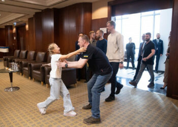 Dowódcy zwolnieni z niewoli z Azovstal spotkali się ze swoimi rodzinami