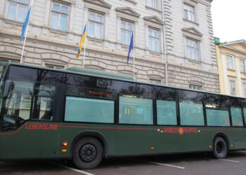 Obwód lwowski przekazał unikalny mobilny szpital o wartości 150 tysięcy rubli, aby uratować żołnierzy. euro