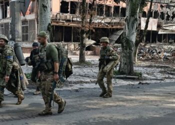 Siły Zbrojne Ukrainy w Bachmucie i Soledarze zostaną natychmiast zaopatrzone we wszystko, co konieczne, powiedział Zełenski