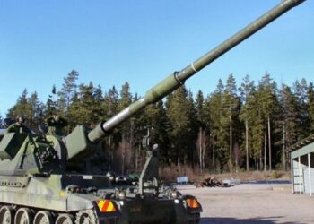 Wraz z 14 czołgami Challenger 2 Wielka Brytania przekaże Ukrainie 30 haubic AS-90