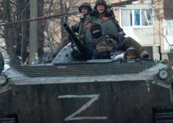 Суд в Німеччині зобов’язав чоловіка у футболці з літерою Z задонатити українцям