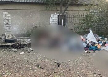 Російська артилерія вдарила по житловому кварталу Херсона, є загиблі