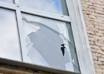 На Хмельниччині уламки збитих російських ракет пошкодили колію і підприємство