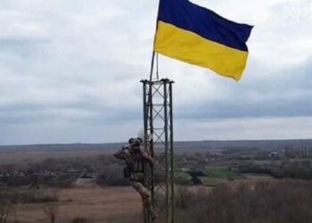 Прикордонники підняли український прапор на кордоні з Росією на Харківщині