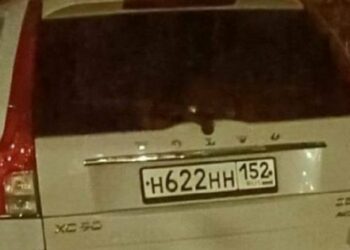 У Росії спалили автомобіль гендиректора заводу, який виготовляє боєголовки до ракет