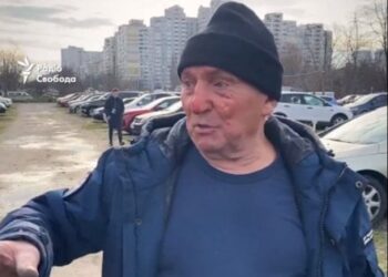 Під час обстрілу Києва чоловік сів в охоплене вогнем авто, щоб врятувати припаркований транспорт